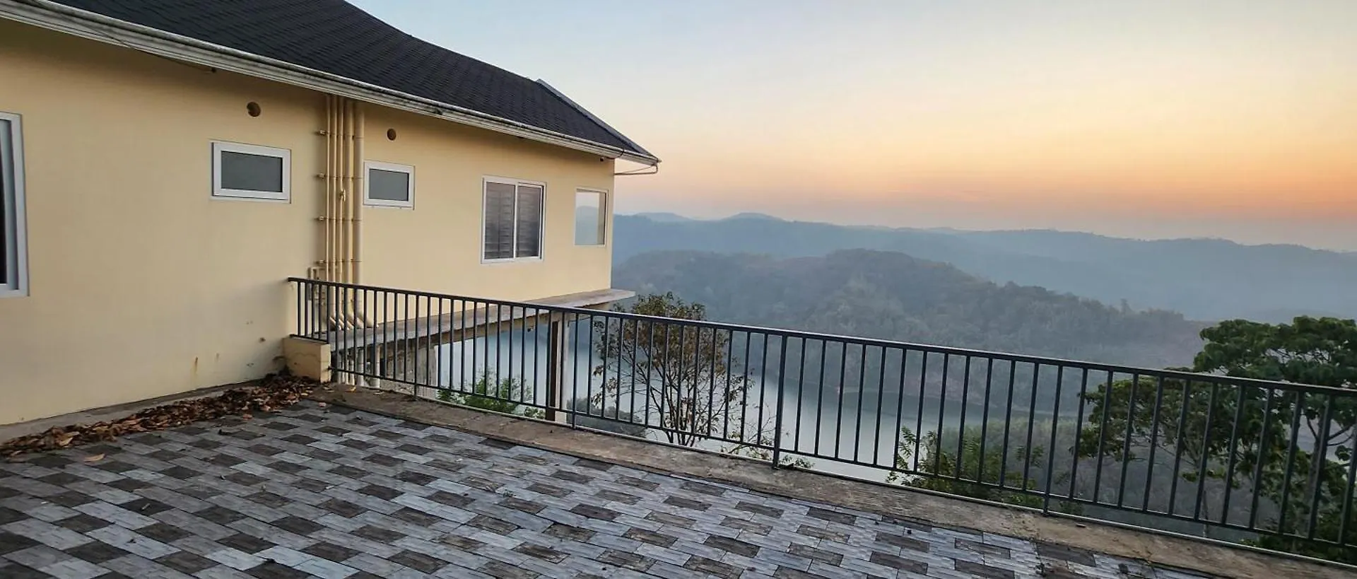 Dam House Villa Anachal 0*,  India