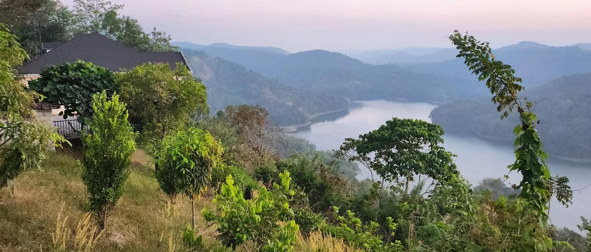 Dam House Villa Anachal