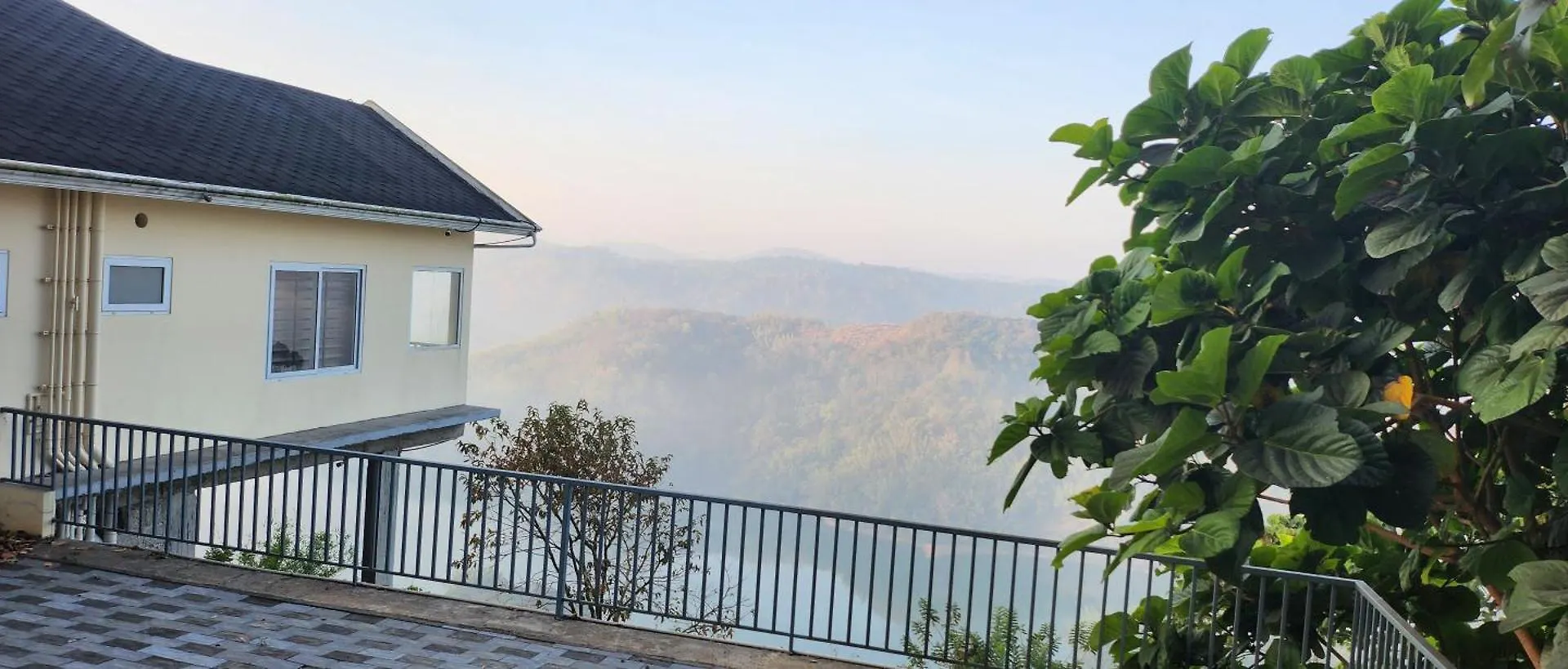 Dam House Villa Anachal